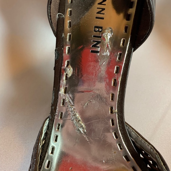 Gianni Bini Bronze and Bown Woven Open Toe Heels! - Picture 7 of 9